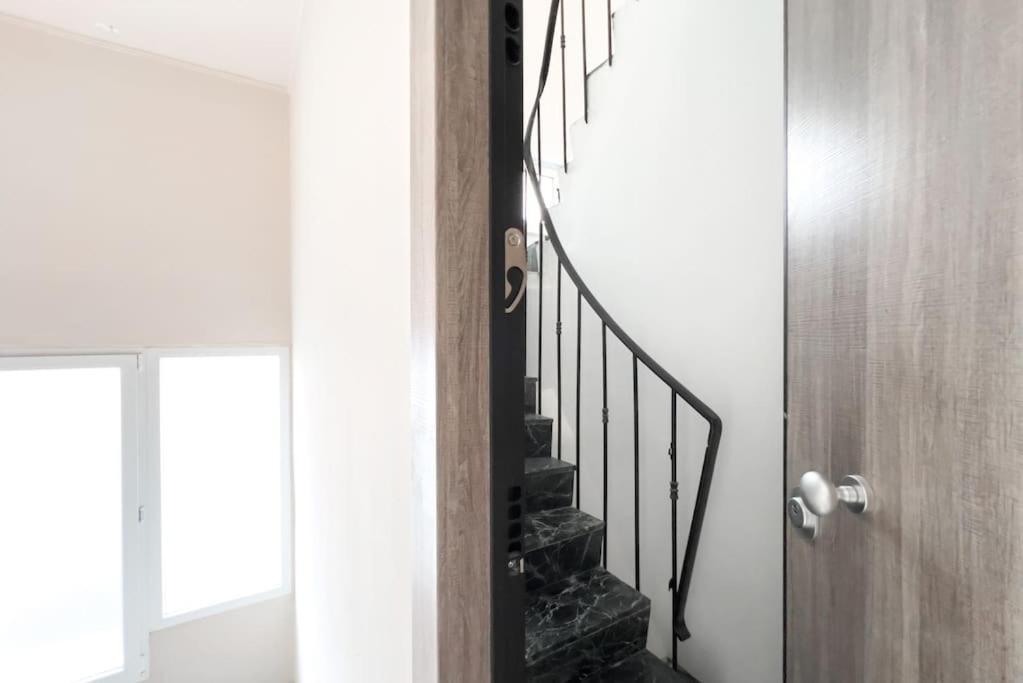 Spacious Penthouse Near Downtown アテネ エクステリア 写真
